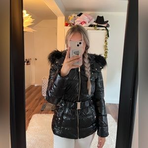 Glossy puffer jacket with belt